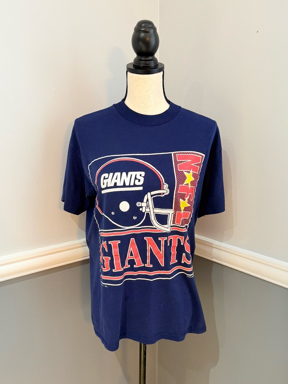 Vintage New York Giants T Shirt 
Size Large NFL 1990 Big Helmet
Logo RARE